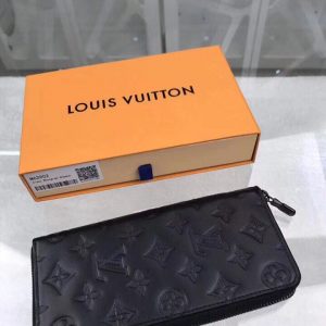 LOUIS VUITTON Zippy Wallet - Image 9