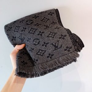 Louis Vuitton Scarf - Image 7