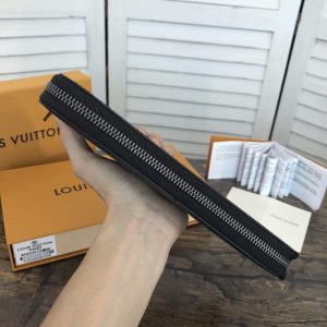 LOUIS VUITTON ZIPPY WALLET - Image 3