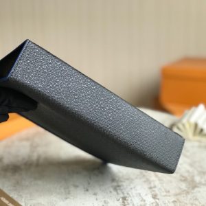 Louis Vuitton POCHETTE VOYAGE - Image 4