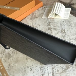 Louis Vuitton Pochette - Image 3