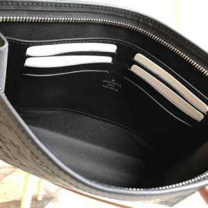 Louis Vuitton  POCHETTE VOYAGE - Image 9