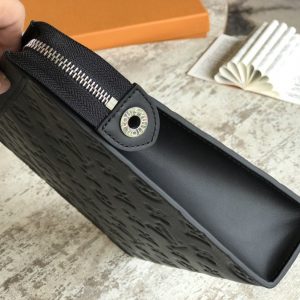 Louis Vuitton  POCHETTE VOYAGE - Image 3