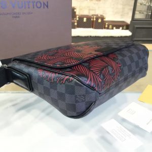 Louis Vuitton  DISTRICT - Image 7