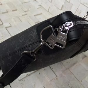 Louis Vuitton EXPLORER - Image 11