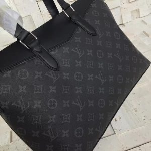 Louis Vuitton EXPLORER - Image 12