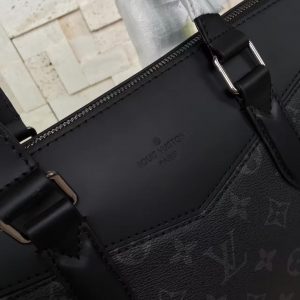 Louis Vuitton EXPLORER - Image 13