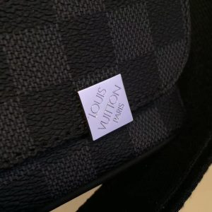 Louis Vuitton DISTRICT - Image 4