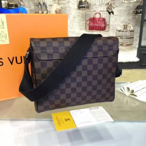 Louis Vuitton DISTRICT - Image 7