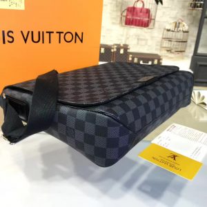 Louis Vuitton DISTRICT - Image 6