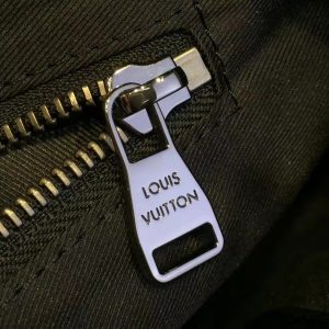 Louis Vuitton DISTRICT - Image 8