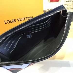 Louis Vuitton POCHETTE VOYAGE - Image 9