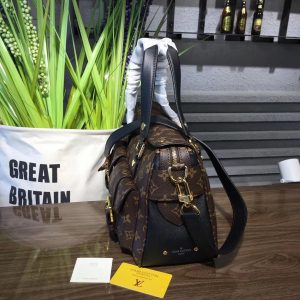 LOUIS VUITTON Manhattan Bag - Image 3