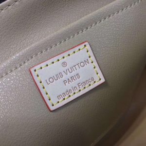 Louis Vuitton pouch - Image 9