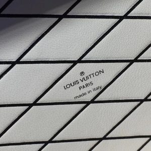 Louis Vuitton Supreme Petite Malle - Image 8