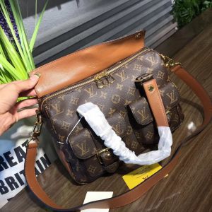 LOUIS VUITTON Manhattan Bag - Image 5