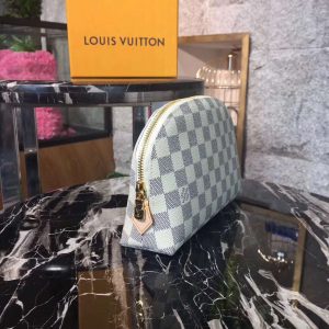 Louis Vuitton pouch - Image 3