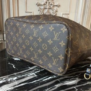 Louis Vuitton Neverfull Bag - Image 5