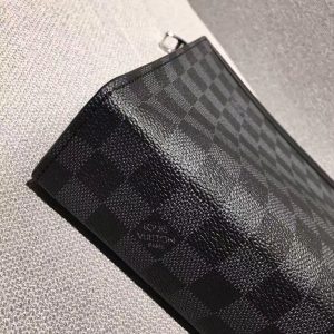 Louis Vuitton POCHETTE VOYAGE MM - Image 3