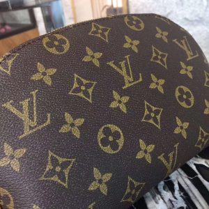 Louis Vuitton pouch - Image 3