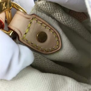 Louis Vuitton Favorite PM - Image 5