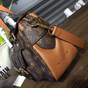 LOUIS VUITTON Manhattan Bag - Image 3