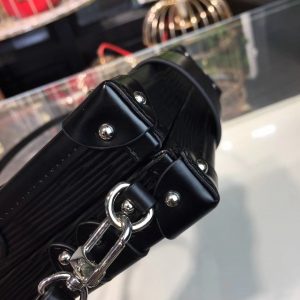 Louis Vuitton Supreme Petite Malle - Image 5