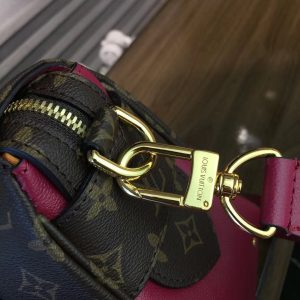 LOUIS VUITTON Manhattan Bag - Image 5