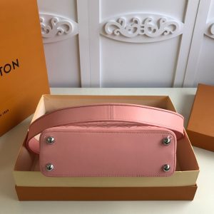 LOUIS VUITTON CAPUCINES - Image 4