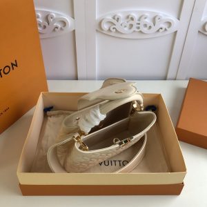 LOUIS VUITTON CAPUCINES - Image 7