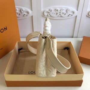 LOUIS VUITTON CAPUCINES - Image 5