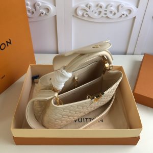 LOUIS VUITTON CAPUCINES - Image 7