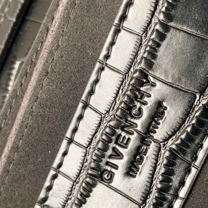 Givenchy GV3 - Image 3