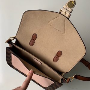 Louis Vuitton CROSSBODY - Image 4