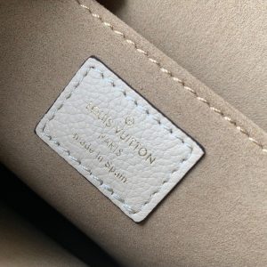 Louis Vuitton CROSSBODY - Image 3