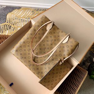 Louis Vuitton Tote - Image 4