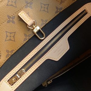 Louis Vuitton Tote - Image 7