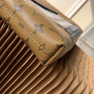 Louis Vuitton Tote - Image 9