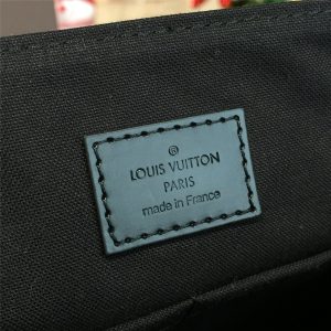 LOUIS VUITTON DISTRICT PM - Image 9