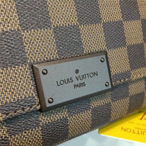 LOUIS VUITTON DISTRICT PM - Image 10
