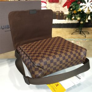 LOUIS VUITTON DISTRICT MM - Image 9