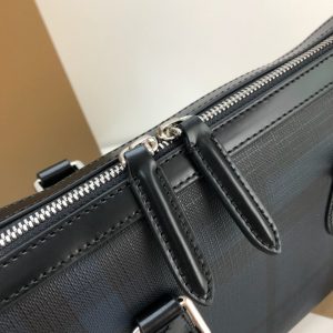 Burberry Briefcase - Image 5