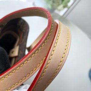 LOUIS VUITTON Handbag - Image 7