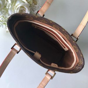 LOUIS VUITTON Handbag - Image 3