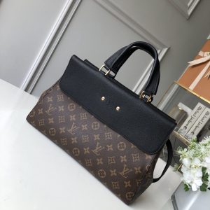 LOUIS VUITTON Handbag - Image 9