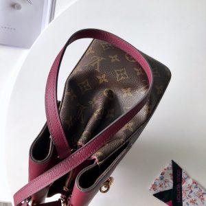 LOUIS VUITTON Handbag - Image 8