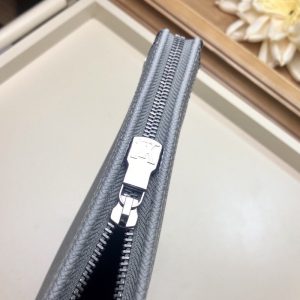 Louis Vuitton TOILETRY POUCH 26 - Image 4