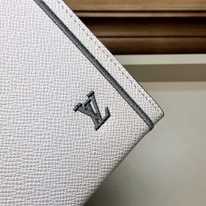 Louis Vuitton TOILETRY POUCH 26 - Image 5