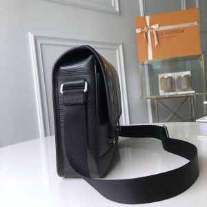 LOUIS VUITTON MESSENGER - Image 8