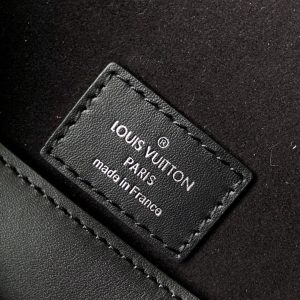 LOUIS VUITTON MESSENGER - Image 4